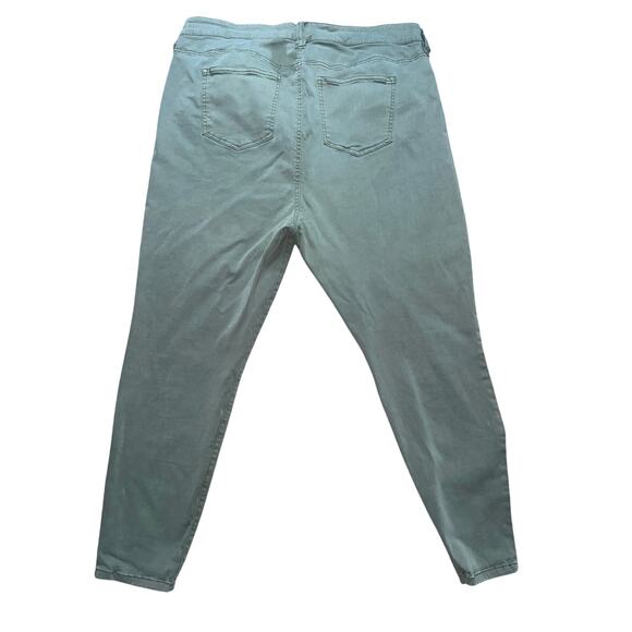Celebrity Pink Mid Rise Skinny Ankle Pant - Size 18*** - Picture 2 of 8